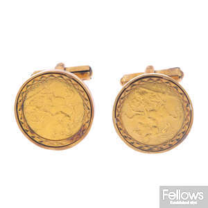 A pair of gold half sovereign cufflinks.