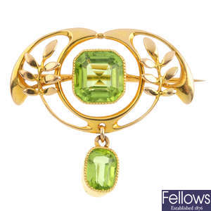 MURRLE BENNETT & CO. - an early 20th century 15ct gold and peridot brooch.