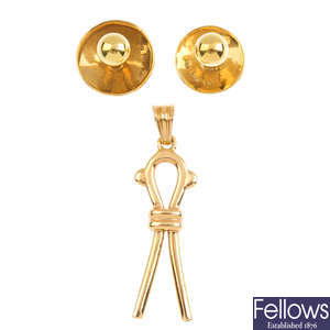An Ankh pendant, together with a pair of 18ct gold Cropp and Farr dress studs.