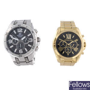A bag of assorted watches, to include examples by Michael Kors and Casio. Approximately 150.