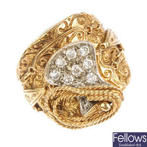 (61127) A 9ct gold saddle ring.