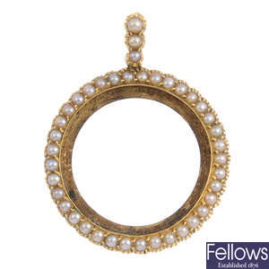 An early 20th century 15ct gold split pearl locket mount.