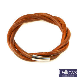 HERMÈS - a brown leather twisted bracelet.