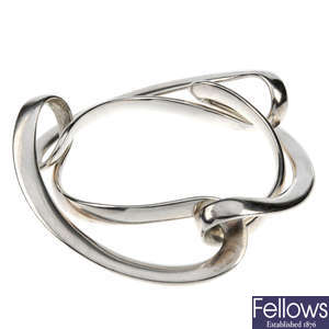 GEORG JENSEN - a silver infinity bracelet.