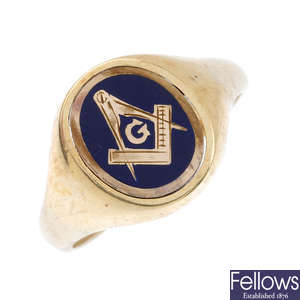 A 9ct gold Masonic enamel swivel ring.
