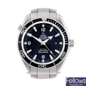OMEGA - a gentleman's stainless steel Seamaster Planet Ocean 600M Co-Axial bracelet watch.