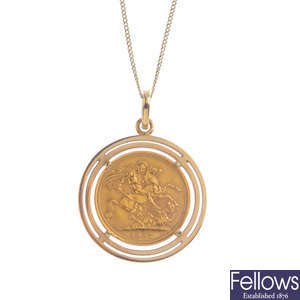 A sovereign pendant, with chain.