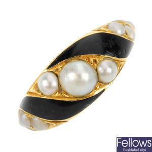 A mid Victorian 18ct gold black enamel and split pearl memorial ring.