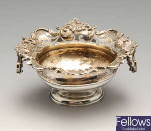 An early Dutch silver pedestal salt & small selection of continental silver items. (8).