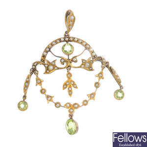 An Edwardian 9ct gold peridot and seed pearl pendant.