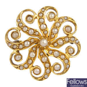 A late Victorian 15ct gold split pearl brooch.
