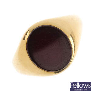 An early 20th century 18ct gold carnelian signet ring.
