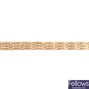 A mid 20th century 15ct gold gate bracelet.