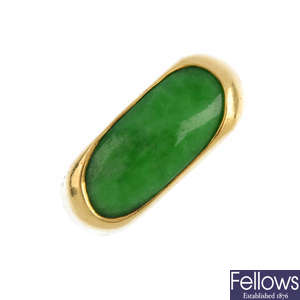 An 18ct gold jade ring.