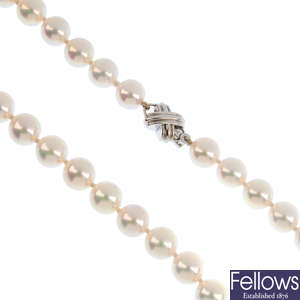 TIFFANY & CO. – an 18ct gold and cultured pearl ‘Signature’ necklace.