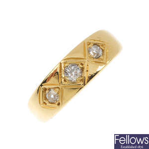 An18ct gold diamond three-stone ring.
