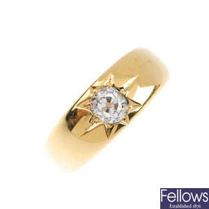 A gentleman's 18ct gold diamond single-stone ring.