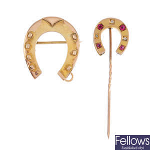Two gold jewellery items.