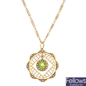 An early 20th century 15ct gold peridot and split pearl pendant and chain.