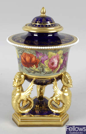 A Flight Barr and Barr Royal Porcelain Works Worcester pot and cover.