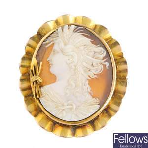 A mid Victorian 15ct gold cameo brooch.