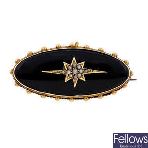 A late Victorian gold onyx and split pearl memorial brooch.