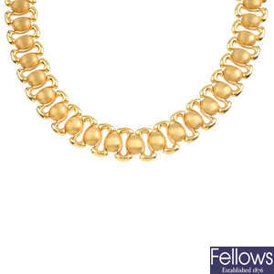 MAPPIN & WEBB - an 18ct gold necklace.