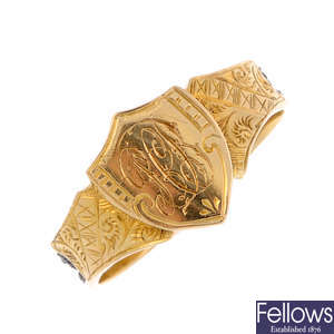 An early 20th century 18ct gold memorial ring.