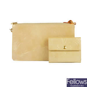 LOUIS VUITTON - a Vernis Lexington pochette handbag and matching purse.