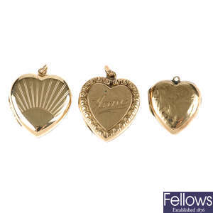 Three 9ct gold back and front lockets.