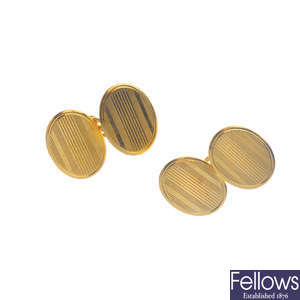 A pair of early 20th century 18ct gold cufflinks.
