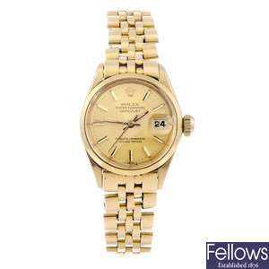 ROLEX - a lady's 18k yellow gold Oyster Perpetual Datejust bracelet watch.