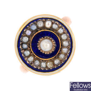 A late Victorian 9ct gold enamel and split pearl ring.