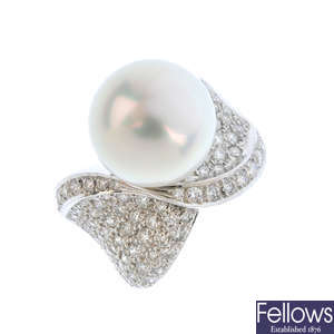 LARRY - a cultured pearl and diamond ring.