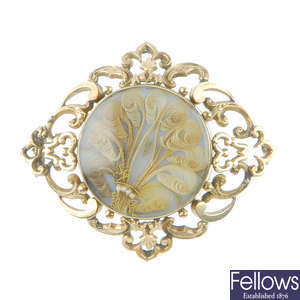A late Victorian 9ct gold memorial brooch.