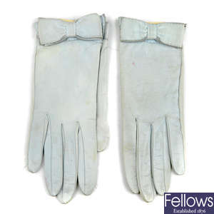 HERMÈS - a pair of vintage leather gloves.