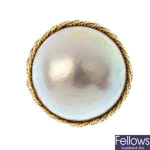 A mabe pearl ring.