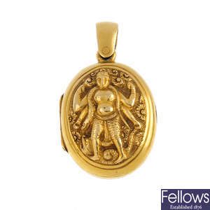 An early 20th century Indian 18ct gold locket.