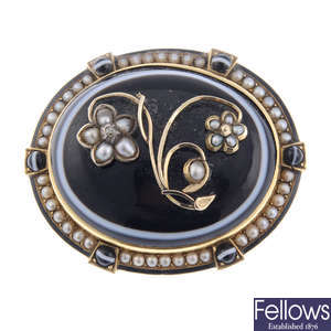 A late Victorian gold banded agate and split pearl memorial brooch.