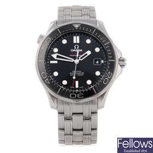 OMEGA - a gentleman's stainless steel Seamaster Professional bracelet watch.