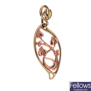 CLOGAU - a 9ct gold 'Tree of Life' pendant.