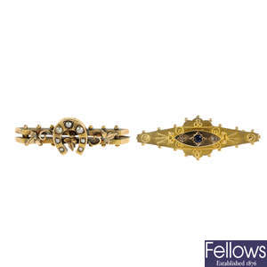 Two late Victorian 9ct gold gem-set brooches.