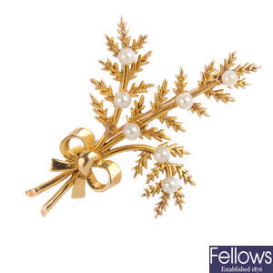 A 9ct gold seed pearl fern leaf brooch.