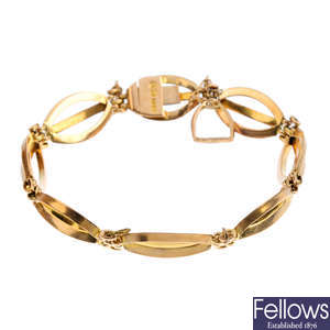 An early 20th century 15ct gold fancy link bracelet.