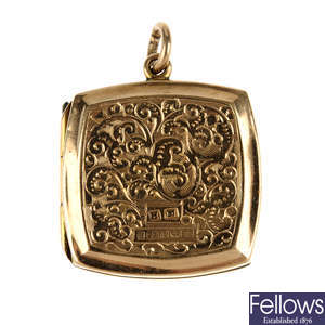 An early 20th century 9ct gold locket.