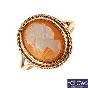 A 9ct gold cameo ring.