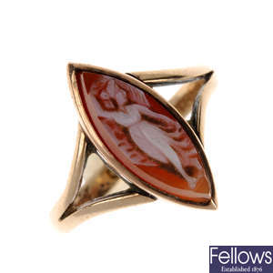  A 9ct gold cameo ring.