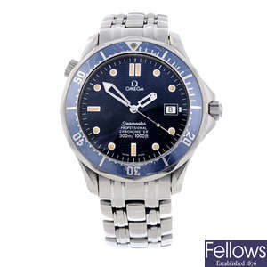 OMEGA - a gentleman's stainless steel Seamaster Professional 300M bracelet watch.