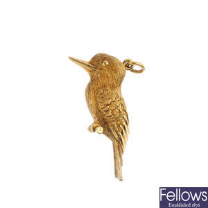 A 14ct gold bird pendant.