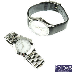 A bag of assorted watches, to include examples by Calvin Klein and Marc Jacobs. Approximately 60.